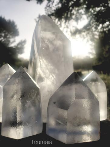 Cristal de roche au levé du soleil lors d'un stage de chamanisme dans les Landes Cristal de roche au levé du soleil lors d'un stage de chamanisme dans les Landes