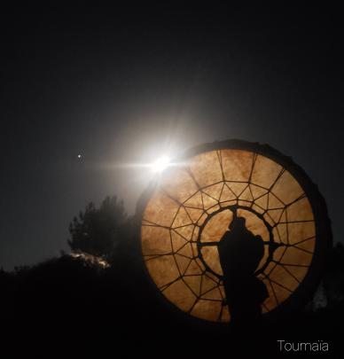 Rituel de naissance des tambours chamaniques à la Pleine Lune Rituel de naissance des tambours chamaniques à la Pleine Lune