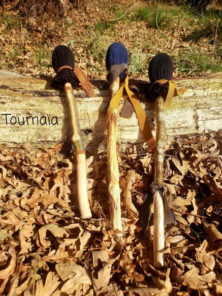 Fabrication des mailloches lors d'un stage de tambours chamaniques