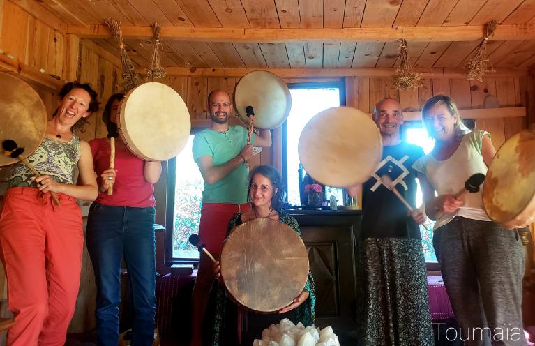 Stage de fabrication de tambours chamaniques en groupe : la tribu dans l'Oratoire