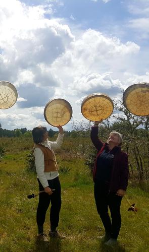 Les tambours présentés au Père-Ciel