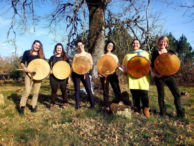 La joyeuse tribu avec leurs nouveaux-nés